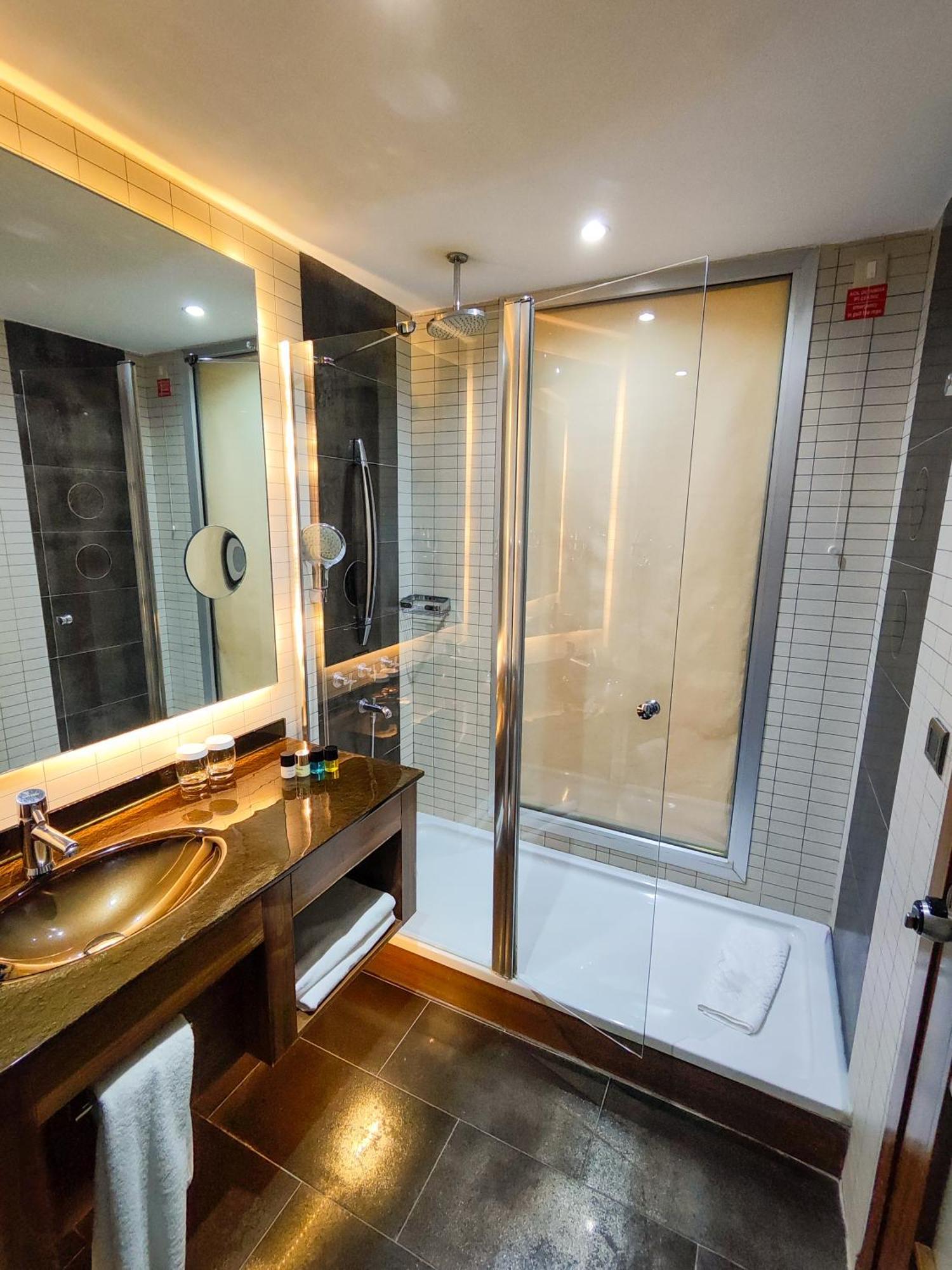 Cevahir Hotel Istanbul Asia Exterior photo